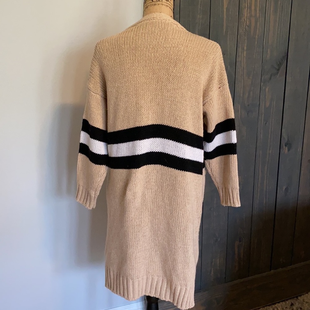 Cardigan - Picture 2 of 7